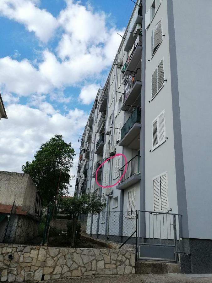 Studio Apartment Mila Pula Bagian luar foto