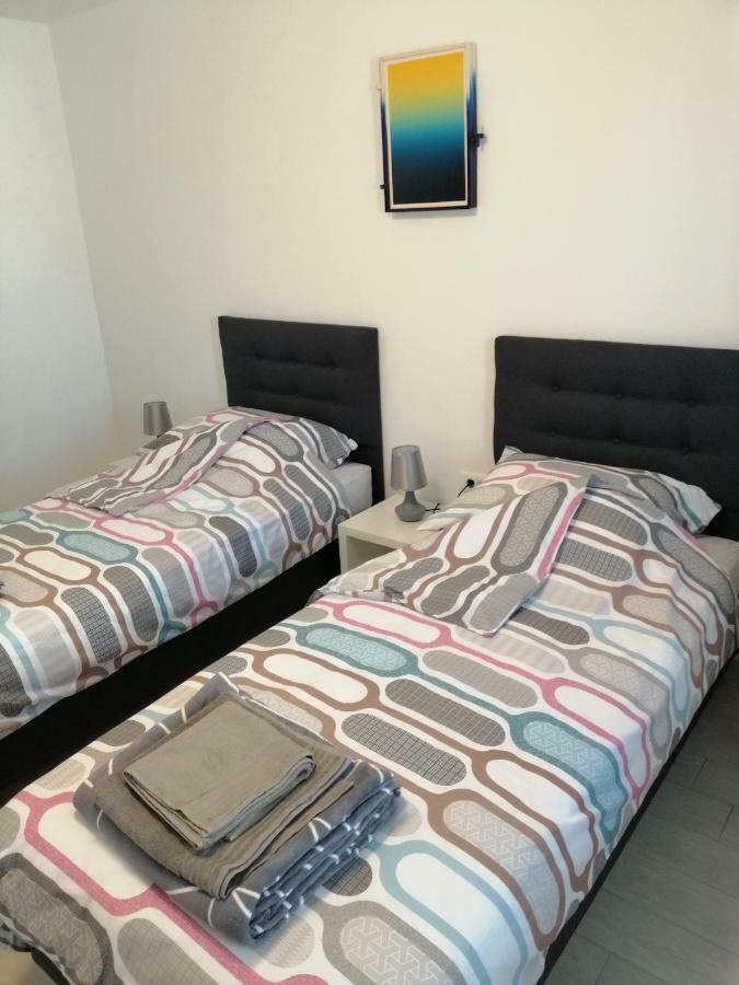Studio Apartment Mila Pula Bagian luar foto
