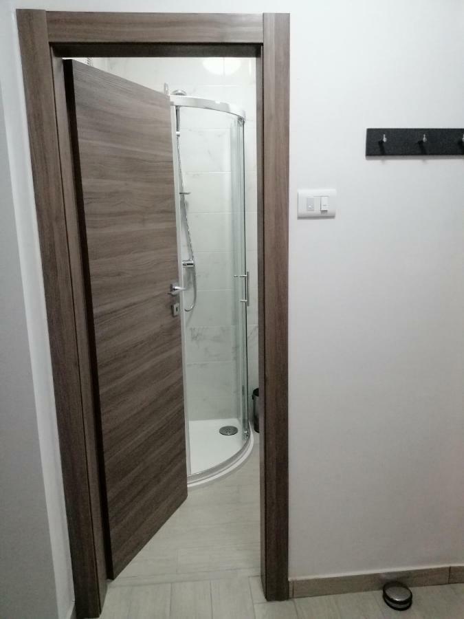 Studio Apartment Mila Pula Bagian luar foto