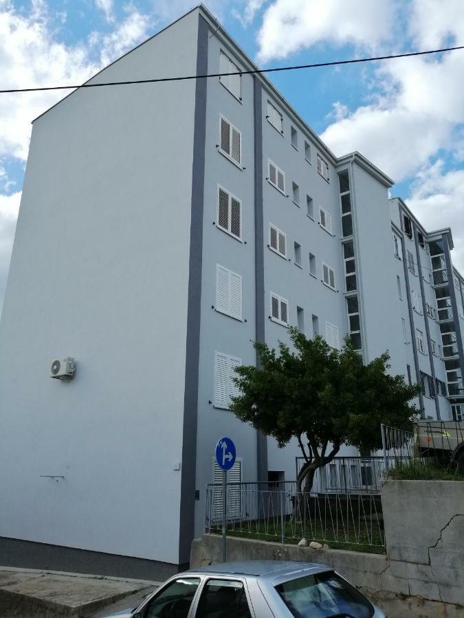 Studio Apartment Mila Pula Bagian luar foto