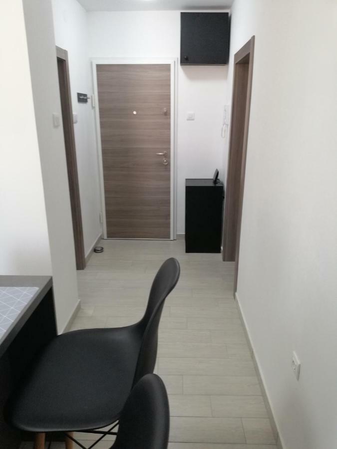 Studio Apartment Mila Pula Bagian luar foto