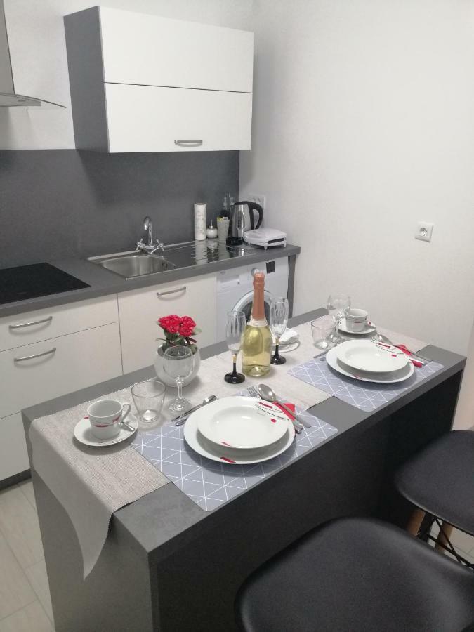 Studio Apartment Mila Pula Bagian luar foto